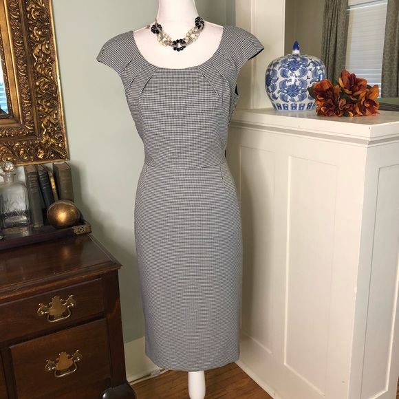Tahari Dresses & Skirts - Tahari Black & White Houndstooth Sheath Dress
